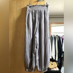 Free people size XS .oversized It fits in a size S/M Gray Elastic Waist